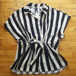 ElliWhite black N white striped top